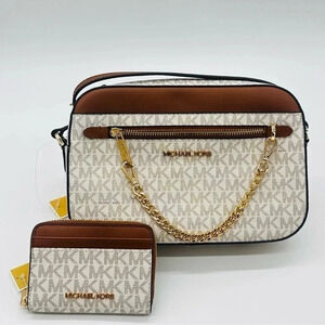 MICHAEL KORS LARGE EW ZIP CHAIN
CROSSBODY BAG & JET SET TRAVEL MD ZA
CARD CASE
